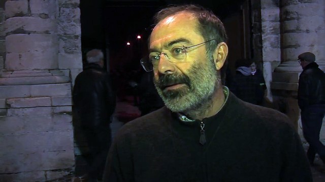 Le père Benoît Delabre nous explique la veillée pascale.