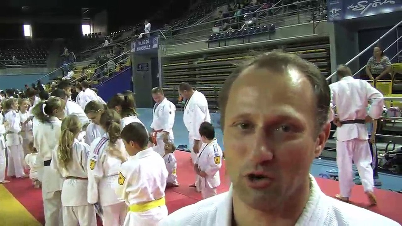 L'entraineur Gregory Peth et quelques jeunes du Budo Club de Martigues