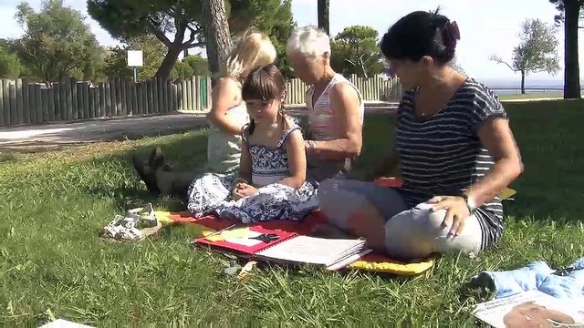 Interviews de Noëlle, venue avec ses petites-filles et de Valérie Lamy, de la médiathèque