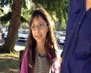 La rentrée des classes devant l'école Louise MIchel à Martigues. Ambiance