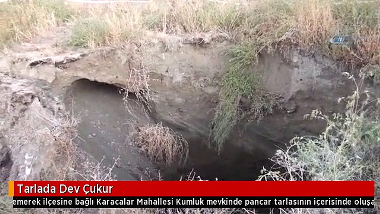 Tarlada Dev Çukur