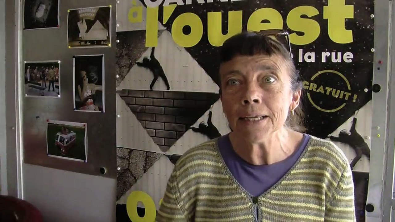 Françoise Léger présente une partie de la programmation.