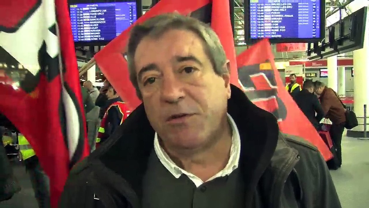 Un délégué syndicaliste FO venu soutenir les salariés d'Air France