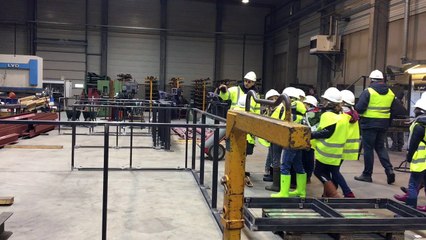 Les élèves de Juslenville et Marie-Martine Schyns découvrent l'entreprise Wust, située à Thimister-Clermont