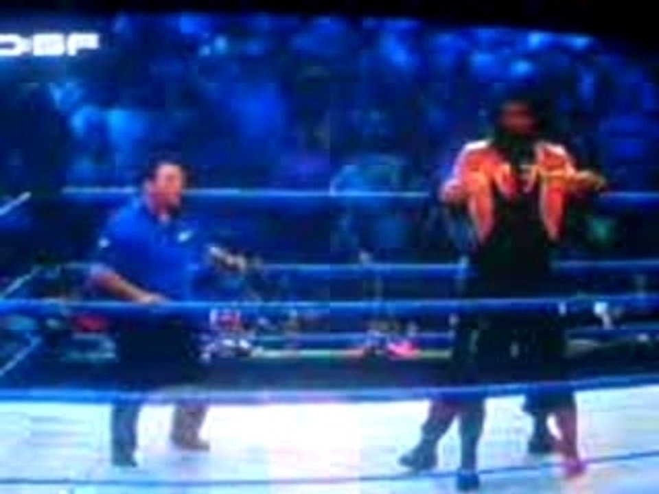 Undertaker bring Khali to tap out