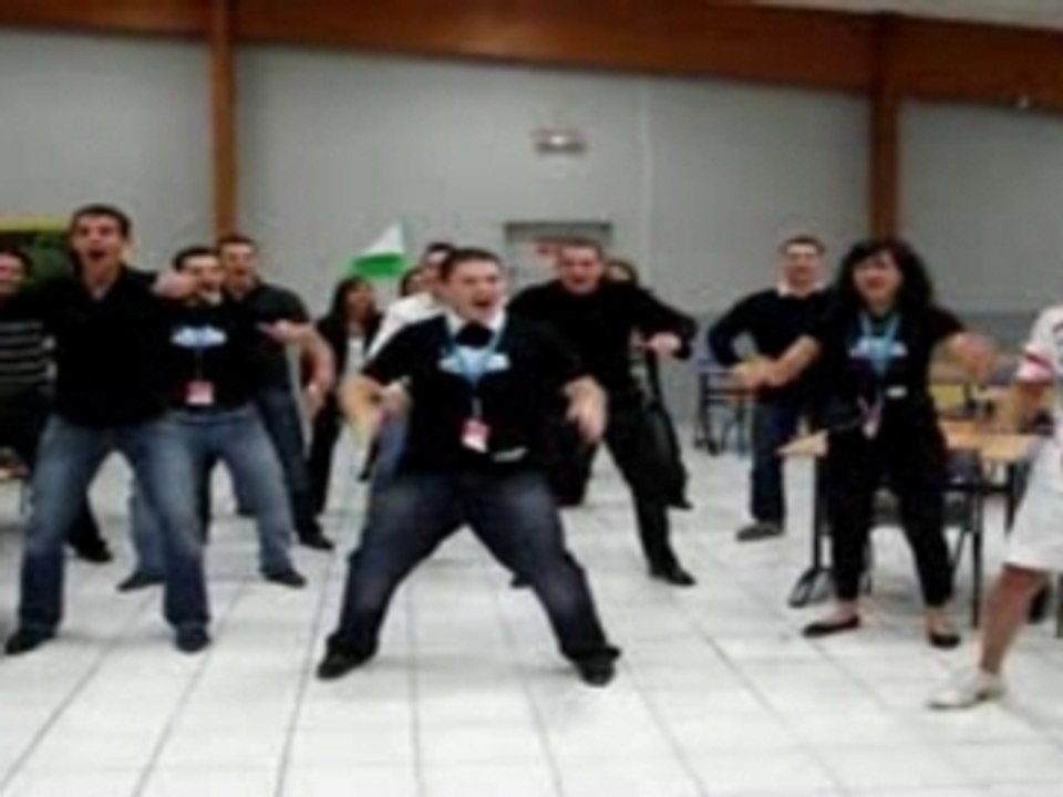 Le Haka de l'IUP 2007 (version virile - bétisier)