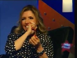 عقد النجوم # نادية مصطفى : العلبة دى فيها أيه ؟  فيها عقدة