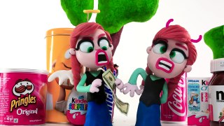 Elsa STEALS Money from Monster High Draculaura - Play Doh Frozen Cartoons for Children