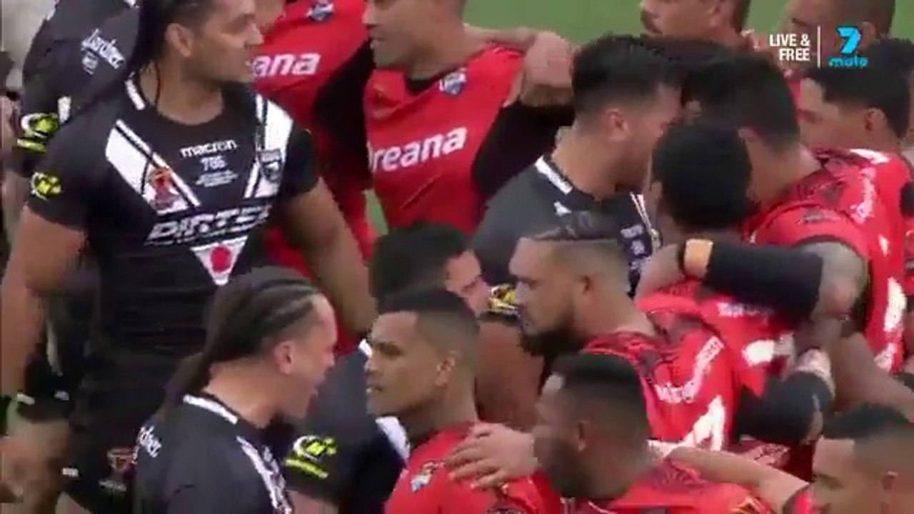 Double Haka (Sipi Tau) entre la Nouvelle Zelande et Tonga (Sipi Tau)