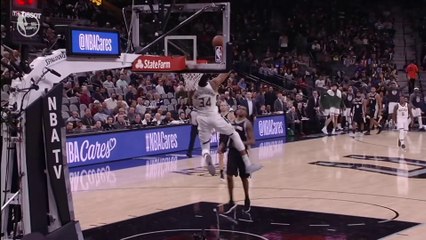 Giannis Antetokounmpo Throws Down the 360 One-handed Slam - Spurs vs Bucks - Nov 10. 2017