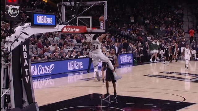 Giannis Antetokounmpo Throws Down the 360 One-handed Slam - Spurs vs Bucks - Nov 10. 2017