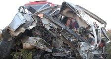 Şanlıurfa'da İşçileri Taşıyan Minibüs ile Otomobil  Kafa Kafaya Çarpıştı: 2 Ölü, 18 Yaralı