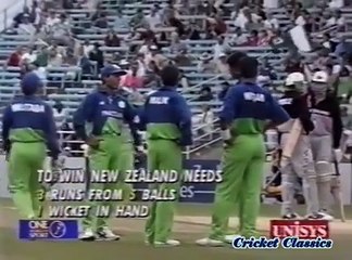 ایسا بالر پاکستان میں اب شاید ہی دوبارہ پیدا ہو! 3 رنز اور 6 گیندیں، دیکھیں پھر وقار یونس نے کیس Cricket Amazing Moments