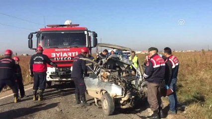 İşçi Servisiyle Otomobil Çarpıştı: 2 Ölü, 18 Yaralı