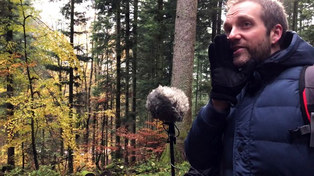 Des VTT survolent un présentateur télé dans la forêt de Remiremont
