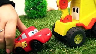 Toy cars videos. Excavator Max and Lightning McQueen ️ Race track for McQueen. Cars for kids.-IhNRHGLLsvE
