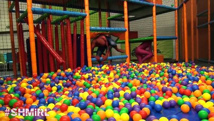 Superhero Game Hide and Seek Spiderman & Pink Spidergirl vs Frozen Elsa - Amazing Superheroes fun