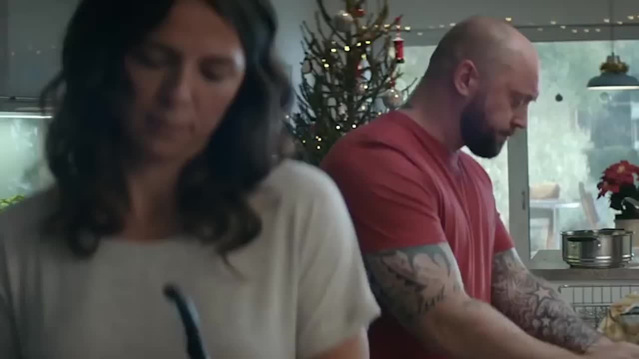 Tesco advert featuring a Muslim family