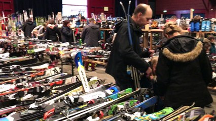 Des centaines de visiteurs à la bourse aux skis de Gérardmer