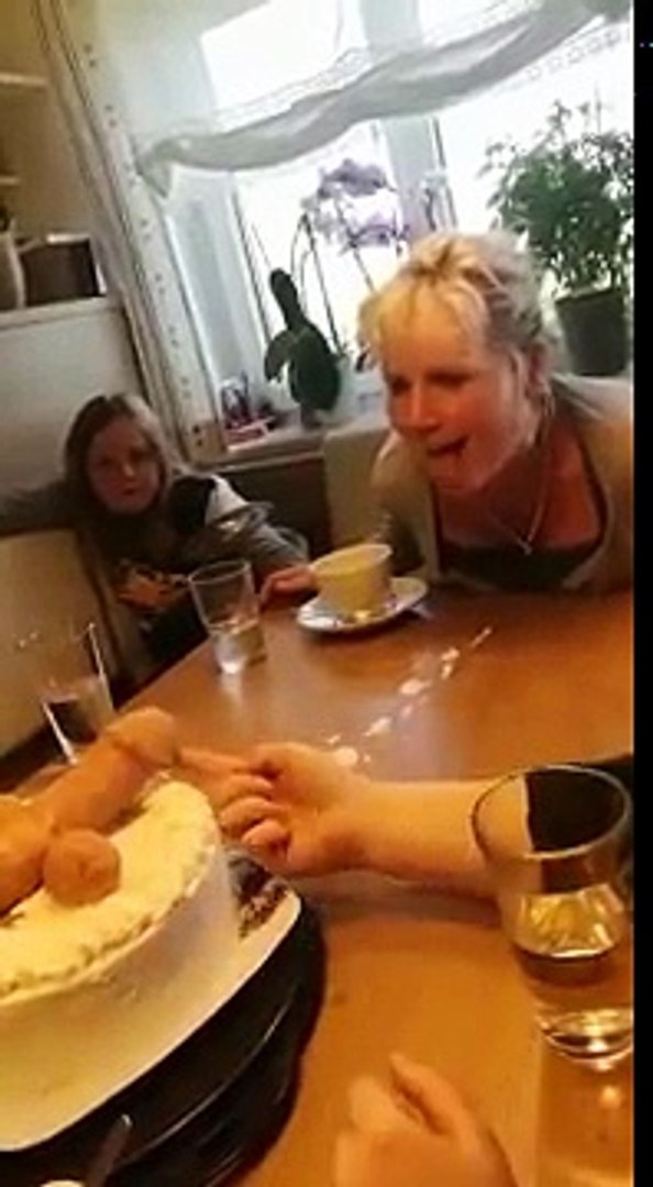Maman A Droit A Un Gateau Tres Coquin Pour Son Anniversaire Video Dailymotion
