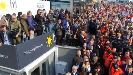 Akşener, Partisinin Genel Merkez Binasının Açılışında İstiklal Marşı ve Saygı Duruşunu Unuttu