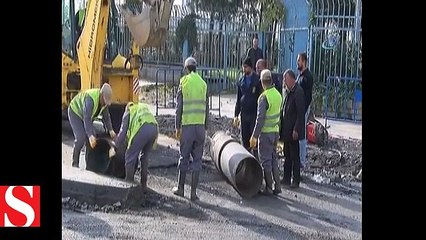 Fatih'te su borusu patlama sokaklar göle döndü