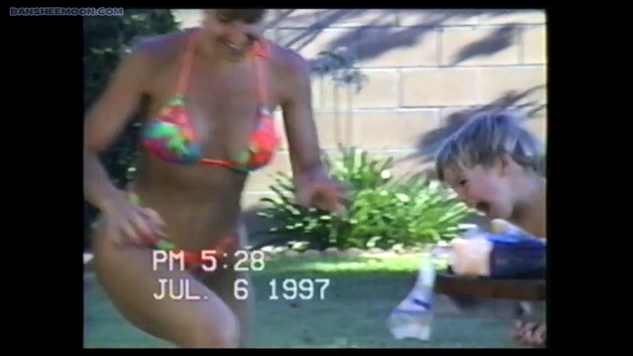 Une femme se montre en bikinii en 1997 et en 2015