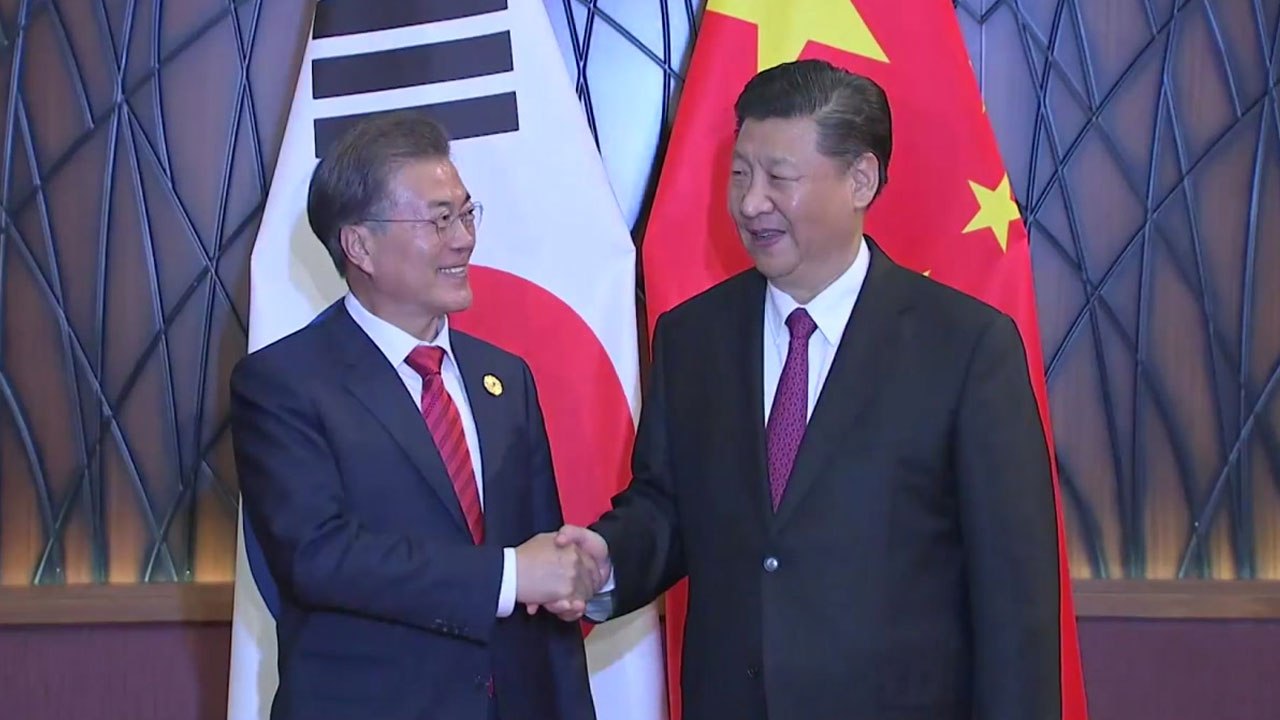 문 대통령, 다음 달 중국 방문..."비 온 뒤 땅 굳는다...양국 관계 중대 계기" / YTN