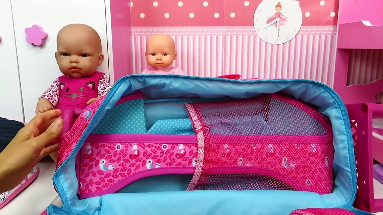 ¡De vacaciones! Mochila cuna para bebés de juguete, maleta y neceser de Peppa Pig Mundo Juguetes