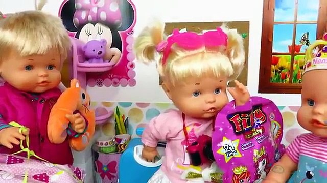 Aventuras de bebés Nenuco Hermanitas Traviesas ¡Me duele la tripita! Juguetes para niñas