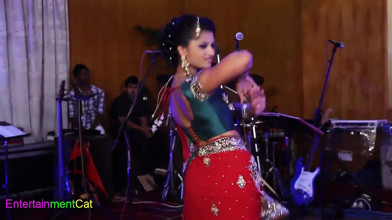 beautiful girl with beautiful Dance on shadi