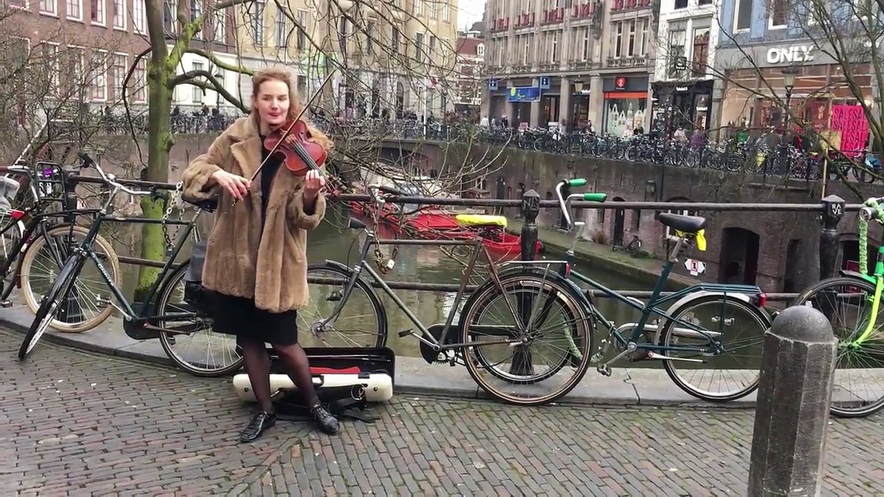 Toute une ville joue la musique de Star Wars dans les rues !