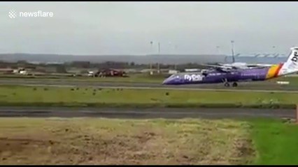 Atterrissage d'un avion sans roue avant et 56 passagers !