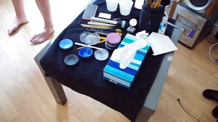 Boyayla yapılmış pantolonla sokakta dolaşmak