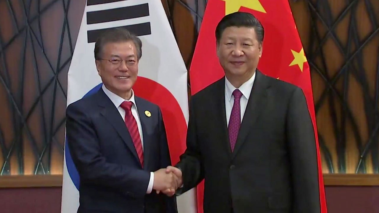 문 대통령, 다음 달 중국 방문..."비 온 뒤 땅 굳는다...양국 관계 중대 계기" / YTN