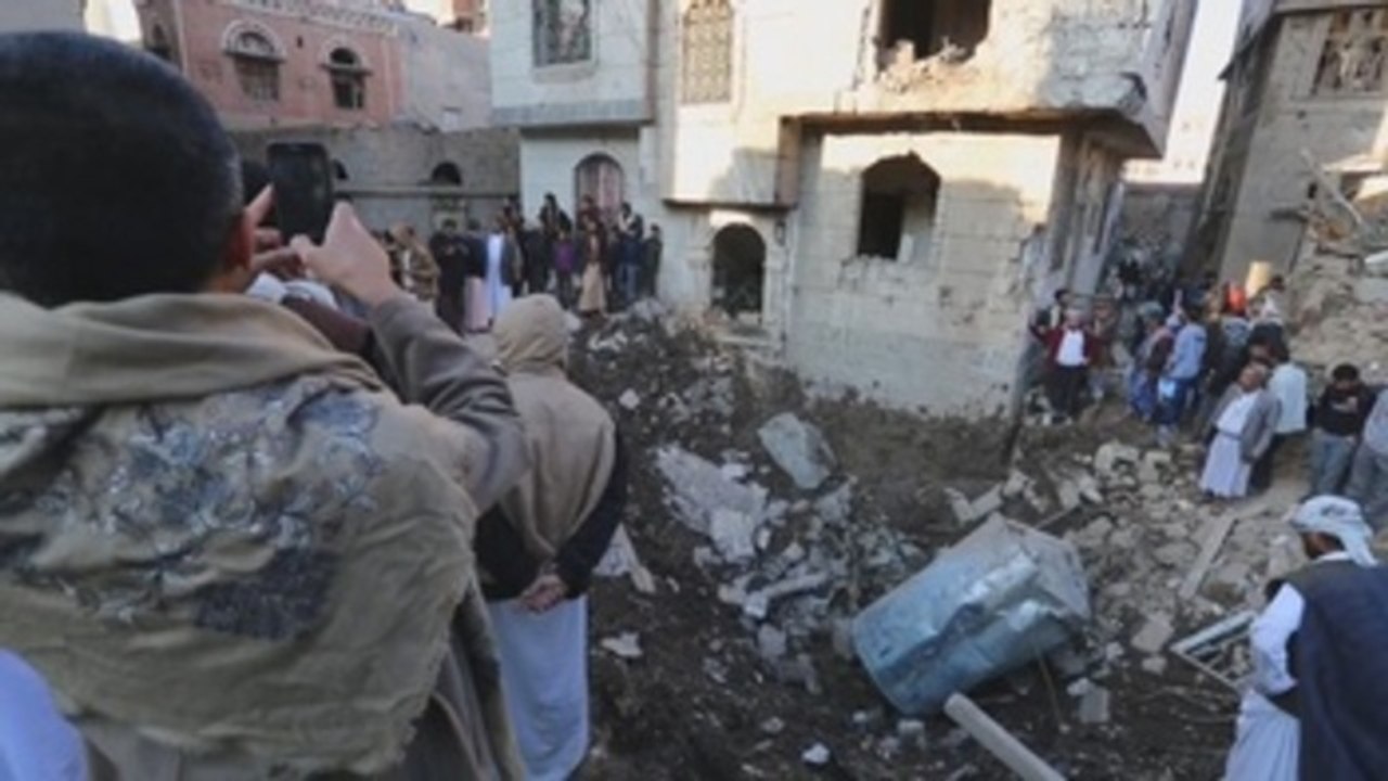 Coalición bombardea la sede del ministerio de Defensa yemení en Saná