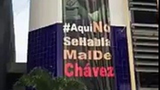 Arrancan gigantografía de Chávez del Consejo Legislativo de Cumaná