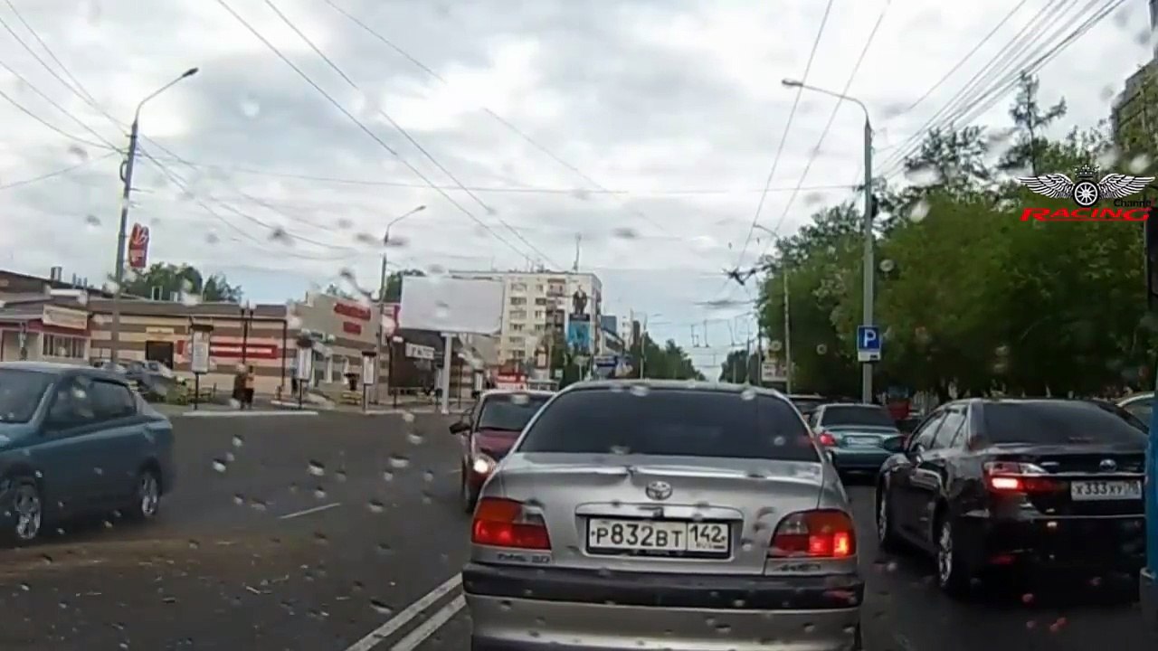 IDIOT FUNNY CRAZY DRIVERS, EPIC FUNNY DRIVING FAILS AUGUST 2017 COMPILATION