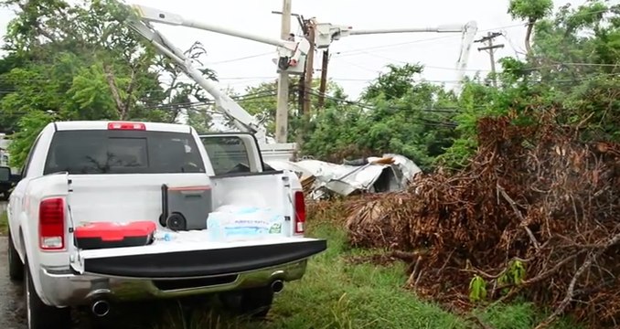 Army Corps of Engineers Contractors Repair Power Lines in Puerto Rico