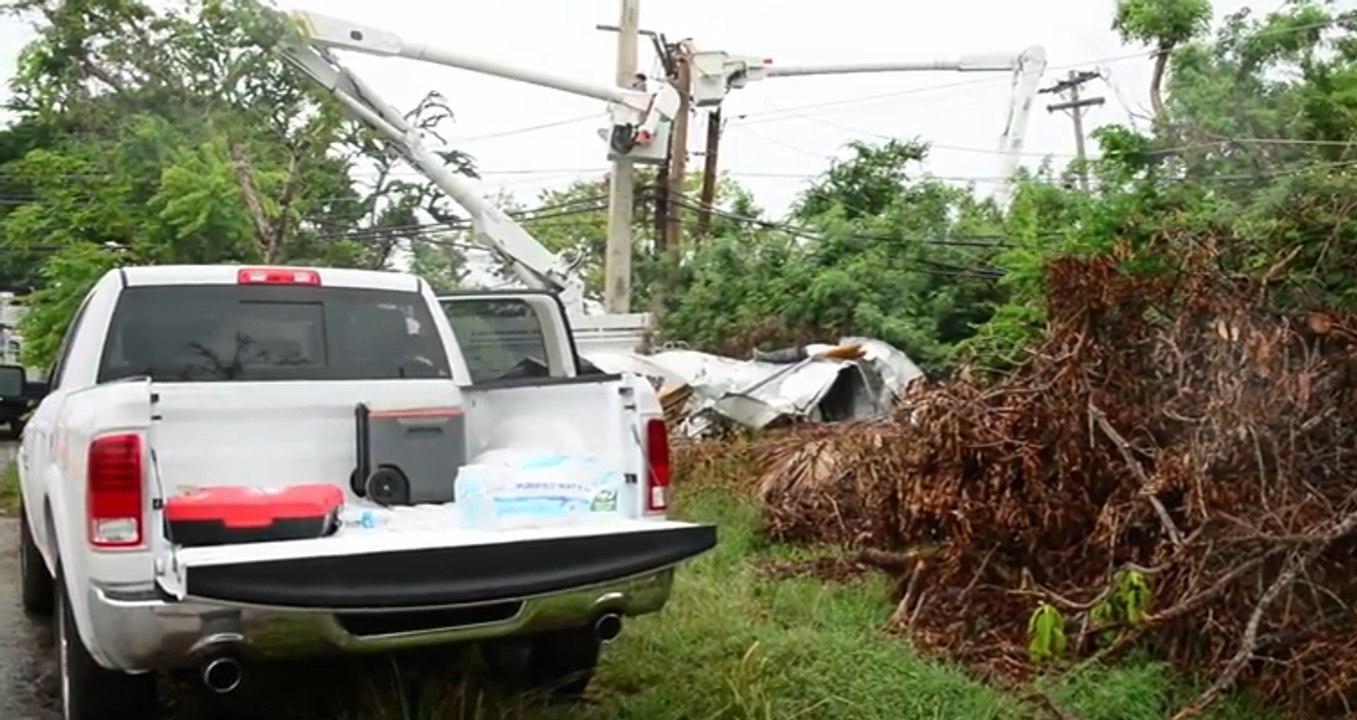 Army Corps of Engineers Contractors Repair Power Lines in Puerto Rico