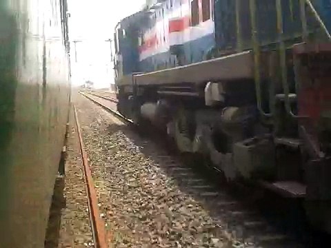 MEMU and Himgiri Express take on each other running parallel.3gp