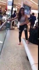 Mağazada suya atlayan kız - acemikamera