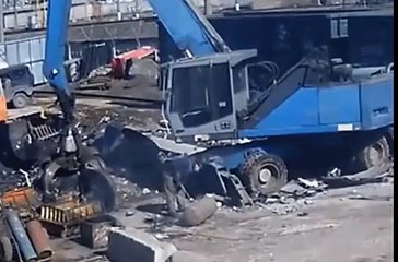 I'll just cut this gas cylinder, WCGW