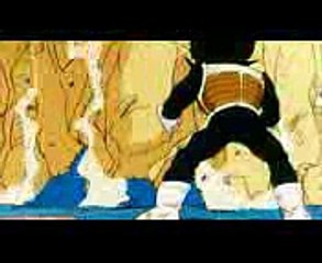 DBZ Cap077.4 Vegeta salva a Krilin, Gohan y Dende del ataque de Frezzer