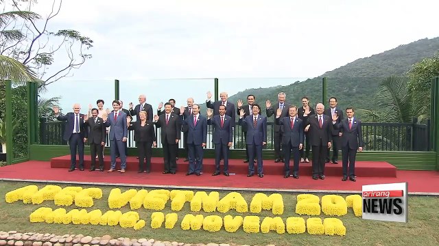 President Moon promotes free trade, 'inclusive growth' at APEC summit