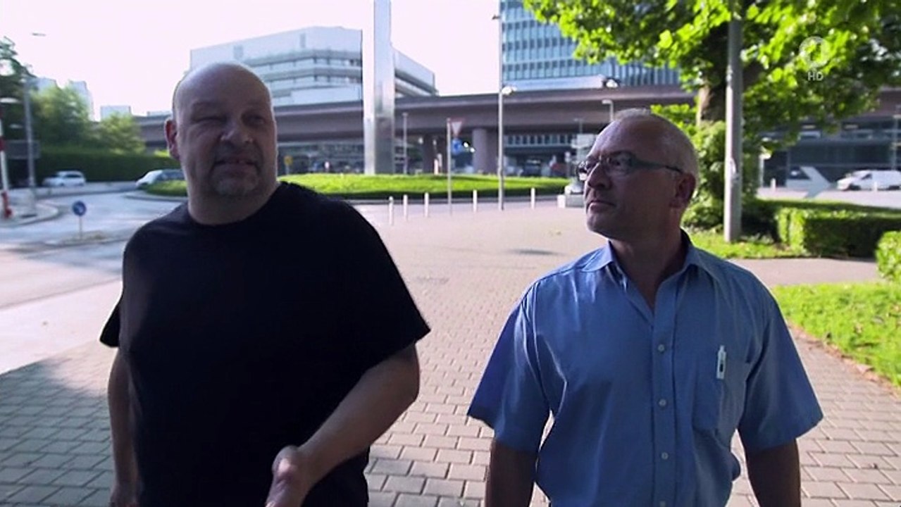 Macht e-Mobil? - Wie die Autoindustrie ihre Krise bewältigen will