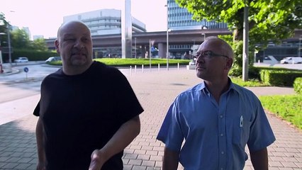 Macht e-Mobil? - Wie die Autoindustrie ihre Krise bewältigen will