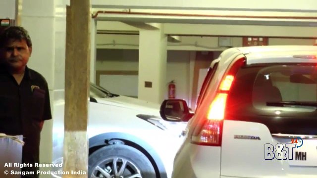 Saif and Amrita Singh's Daughter Sara Ali Khan Spotted At Kareena Kapoor Residence in Mumbai