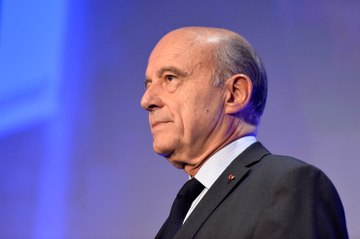 Alain Juppé vise un "grand mouvement central" avec Emmanuel Macron
