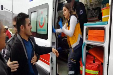 Kamyonet ile otomobil çarpıştı; 2'si ağır 5 yaralı var...